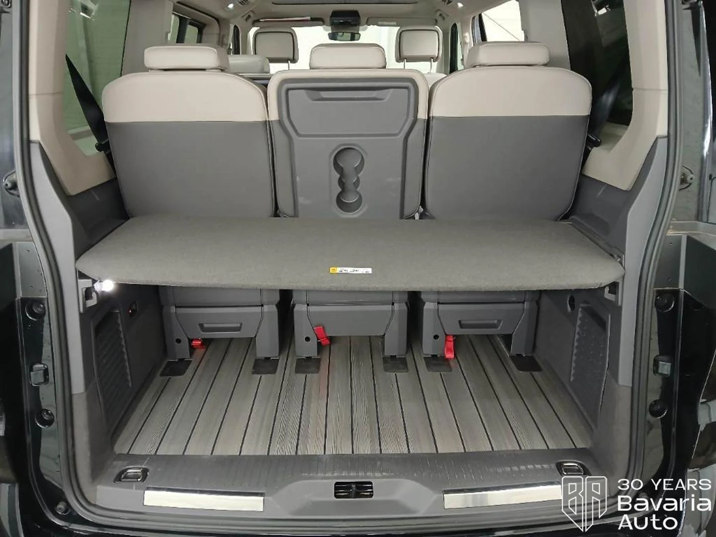 VW Multivan long Style DSG Easy Open Basic , снимка 9 - Автомобили и джипове - 55974115