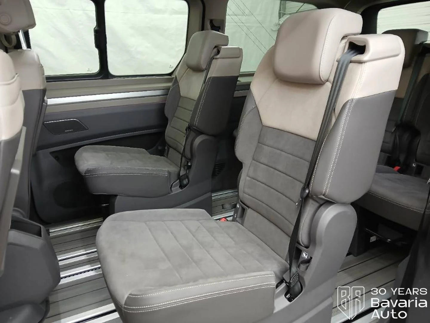 VW Multivan long Style DSG Easy Open Basic , снимка 7 - Автомобили и джипове - 55974115