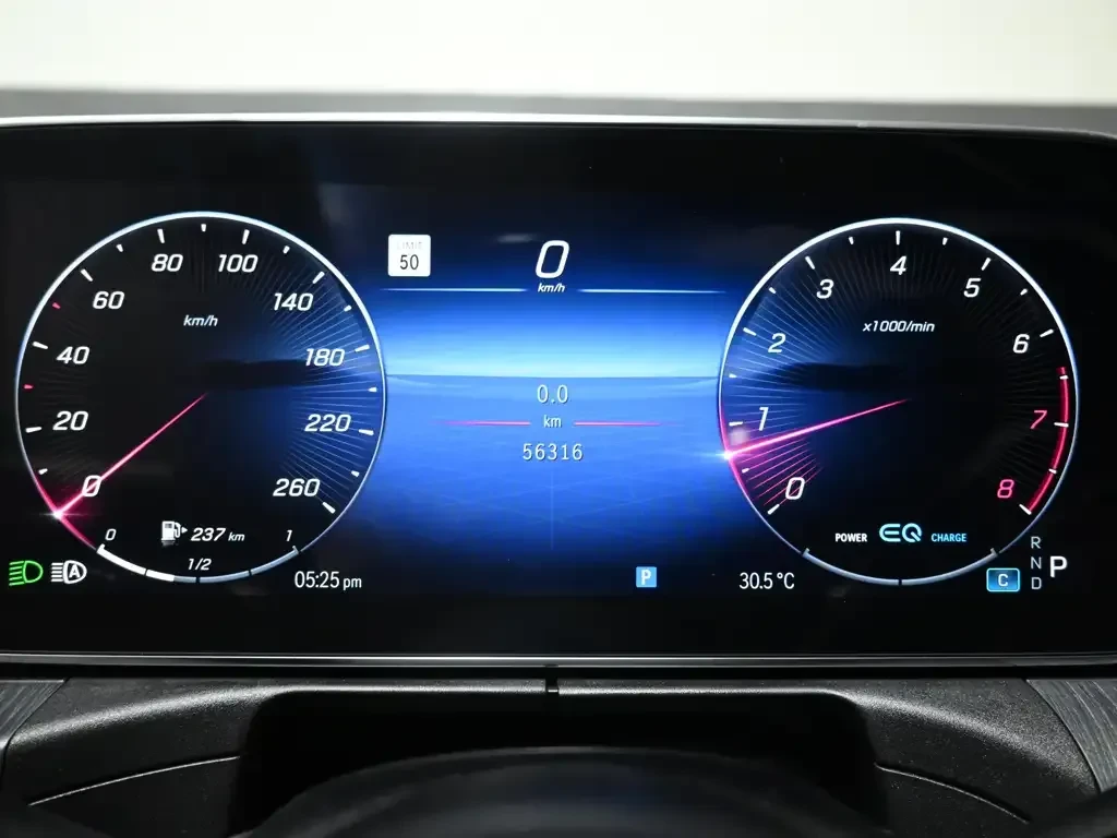 Mercedes-Benz C 300 4MATIC AMG* HUD* 360* ЧЕРВЕН САЛОН* CARFAX, снимка 11 - Автомобили и джипове - 56119332