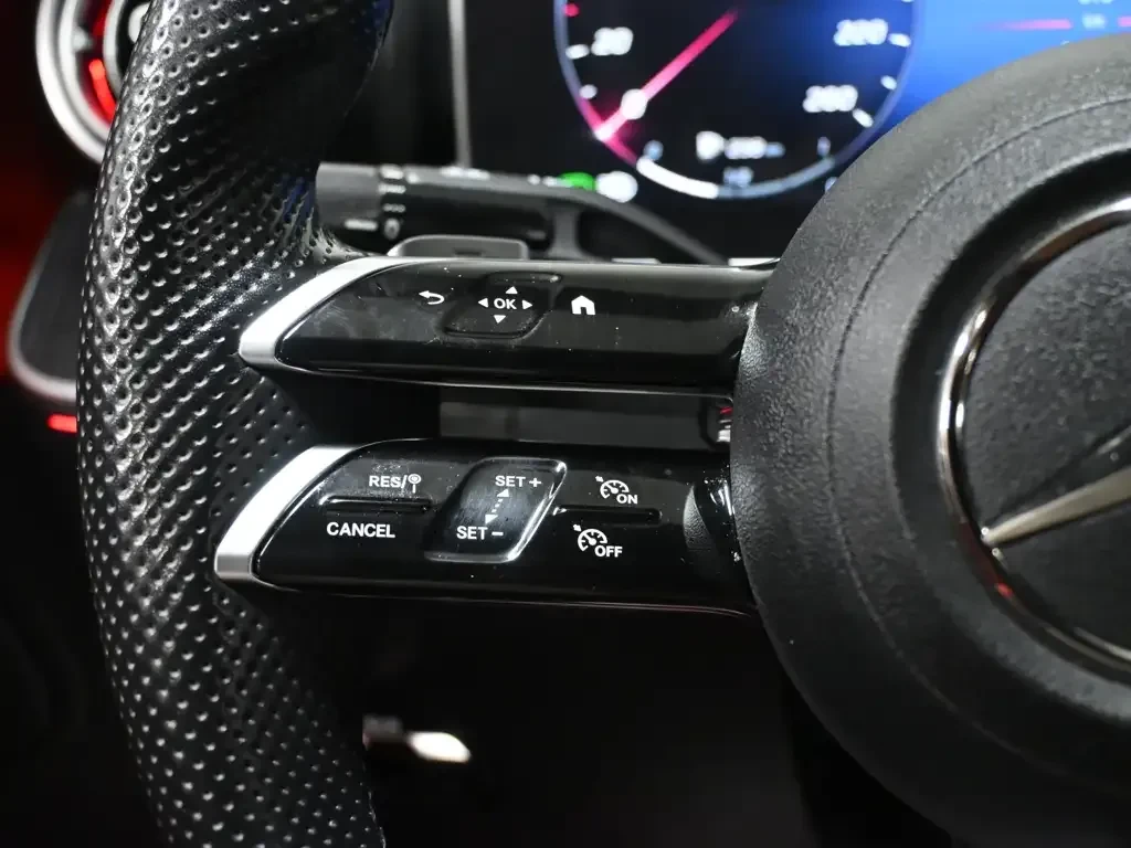 Mercedes-Benz C 300 4MATIC AMG* HUD* 360* ЧЕРВЕН САЛОН* CARFAX, снимка 14 - Автомобили и джипове - 56119332