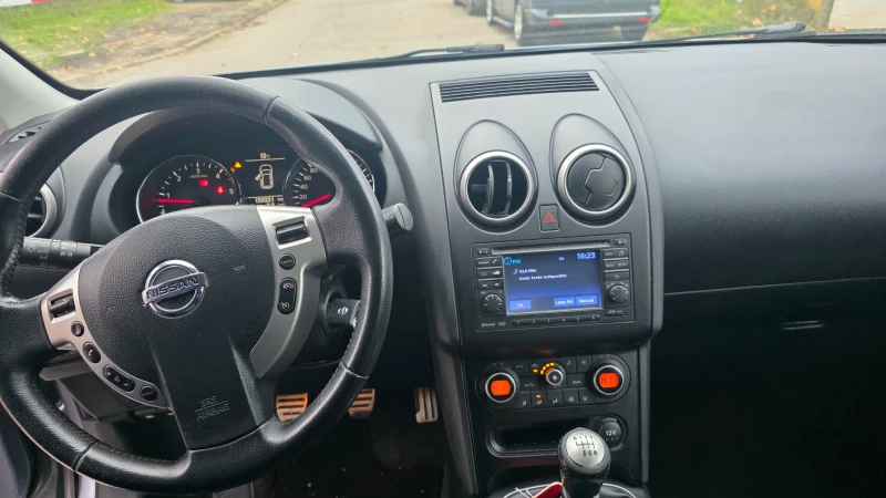 Nissan Qashqai, снимка 11 - Автомобили и джипове - 52702228