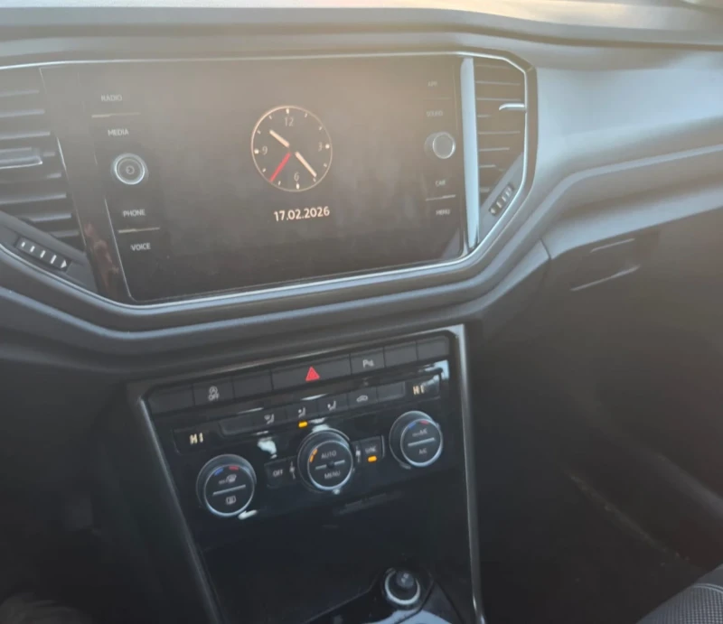 VW T-Roc ОЧАКВАН ВНОС-VIRTUAL COCKPIT-1.6TDI-116кс-6скорост, снимка 15 - Автомобили и джипове - 53595886