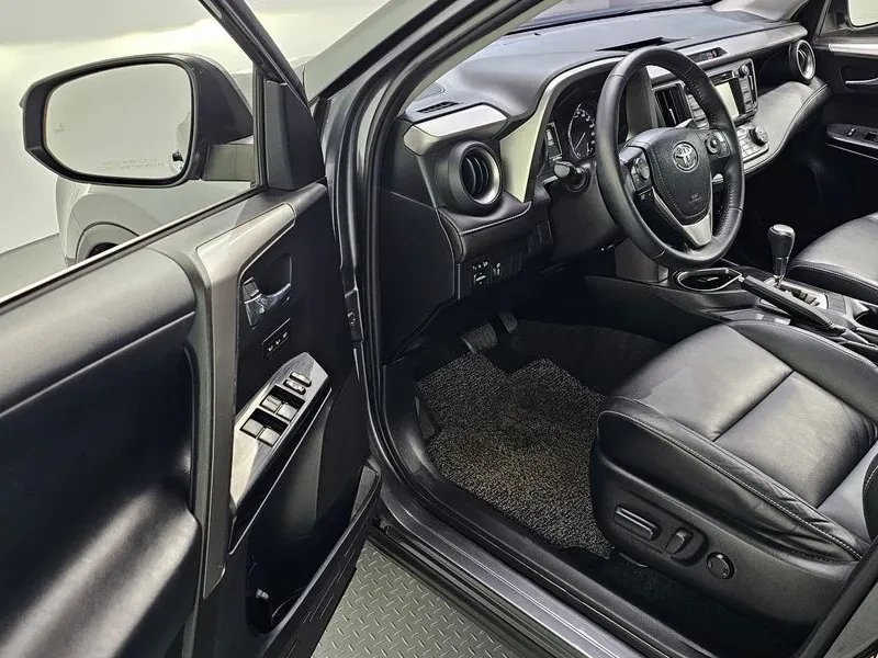 Toyota Rav4 2.5 2Wd 4Th Generation, снимка 10 - Автомобили и джипове - 56354410