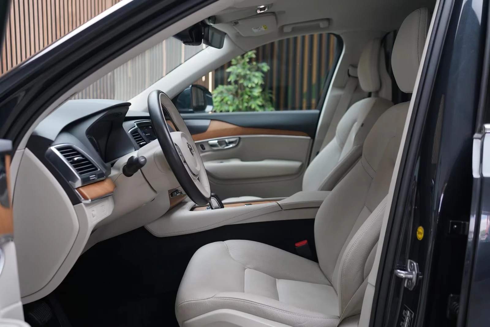 Volvo Xc90 B5/MOMENTUM-PRO/235HP/7S/AWD/360/AHK/HUD/H&K/625q, снимка 6 - Автомобили и джипове - 55738392