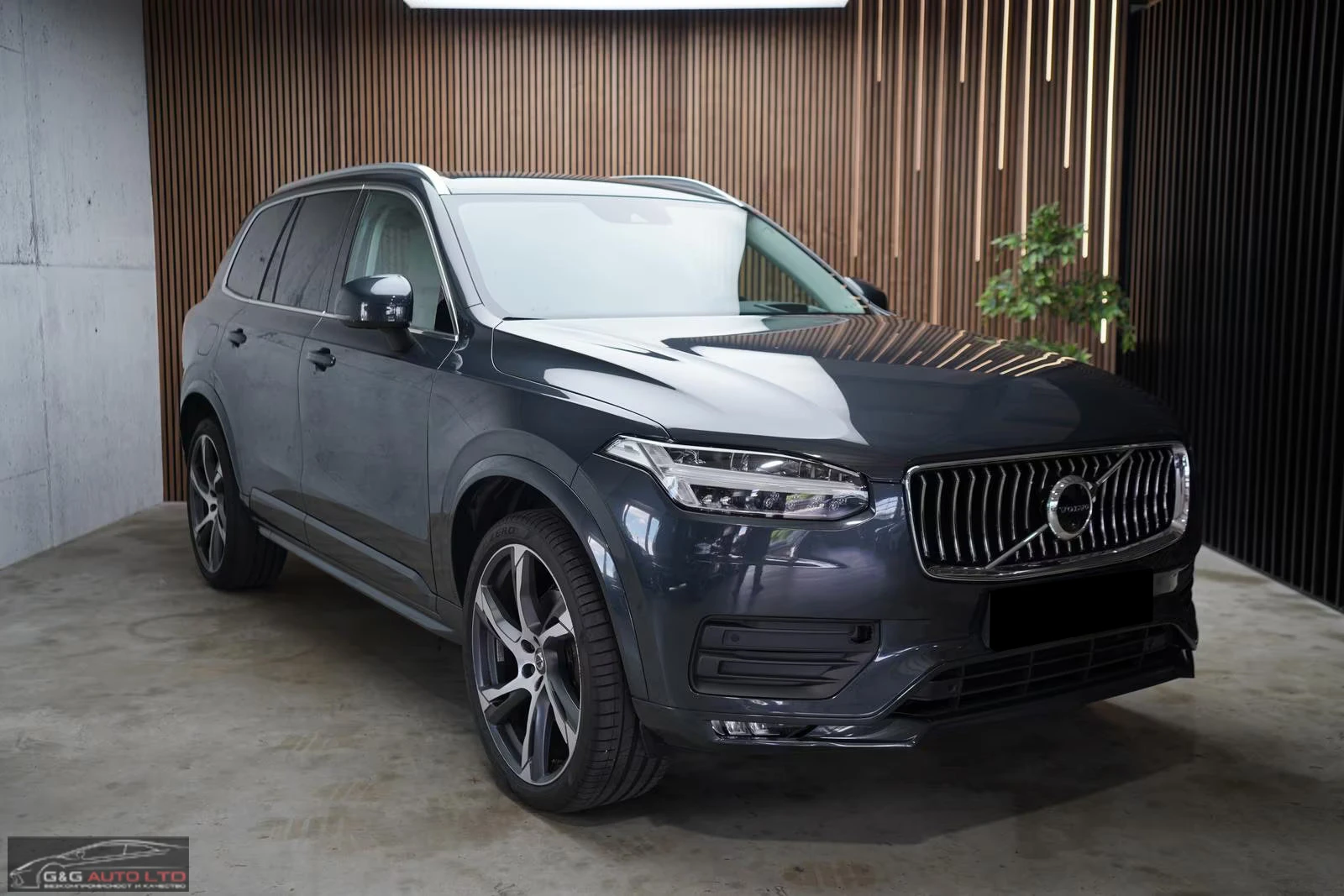 Volvo Xc90 B5/MOMENTUM-PRO/235HP/7S/AWD/360/AHK/HUD/H&K/625q, снимка 4 - Автомобили и джипове - 55738392