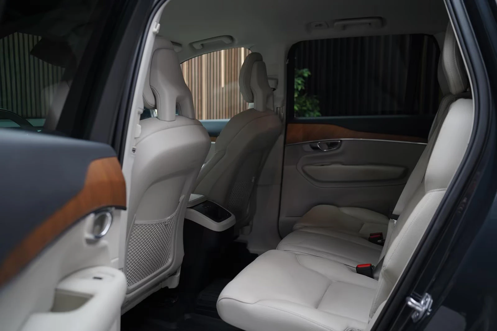 Volvo Xc90 B5/MOMENTUM-PRO/235HP/7S/AWD/360/AHK/HUD/H&K/625q, снимка 15 - Автомобили и джипове - 55738392