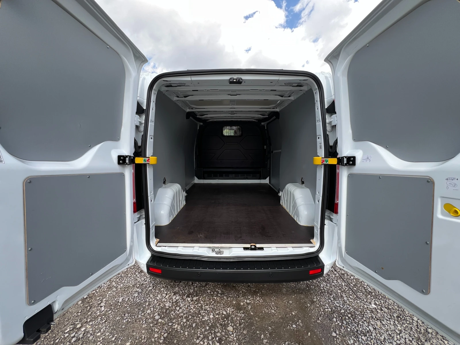 Ford Transit Custom 2.0TDCi ДЪЛГА БАЗА/3-МЕСТЕН/LED/PDC/Серв. история/ - изображение 10