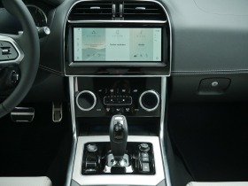 Jaguar XE D200 AWD = R-Dynamic HSE= Panorama Гаранция, снимка 8