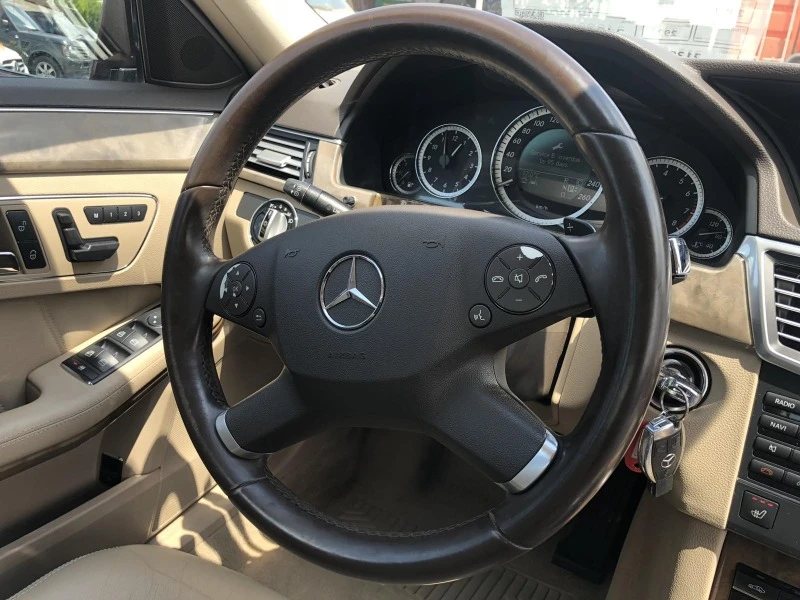 Mercedes-Benz E 350 CGI/SWISS, снимка 14 - Автомобили и джипове - 48233152