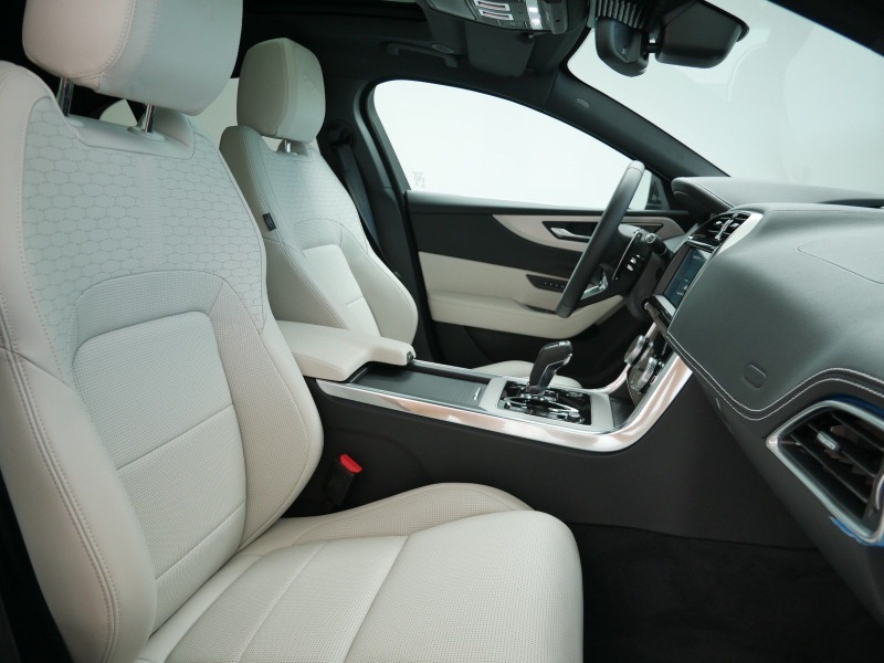 Jaguar XE D200 AWD = R-Dynamic HSE= Panorama Гаранция, снимка 11 - Автомобили и джипове - 45778677