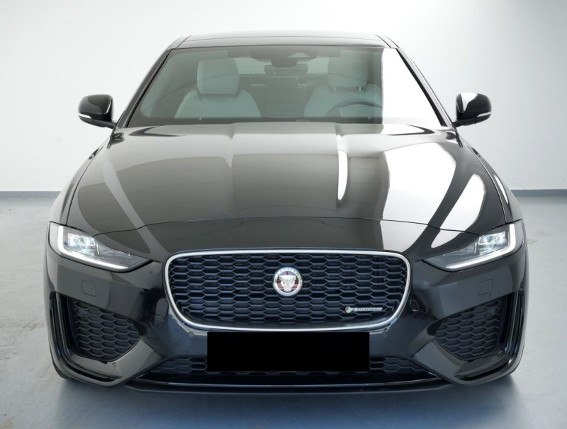 Jaguar XE D200 AWD = R-Dynamic HSE= Panorama Гаранция, снимка 3 - Автомобили и джипове - 45778677