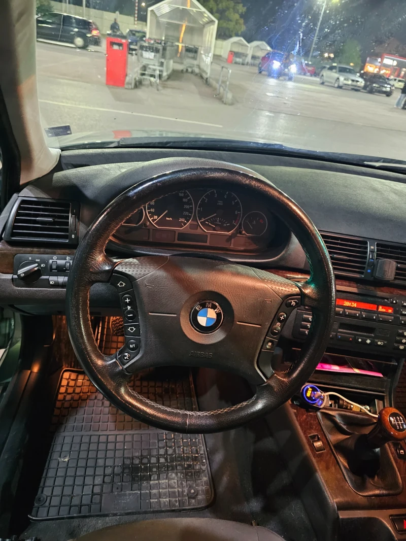 BMW 320, снимка 10 - Автомобили и джипове - 47533703