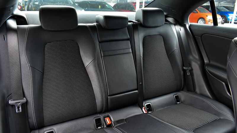 Mercedes-Benz CLA 180 d Coupe Progressive, снимка 11 - Автомобили и джипове - 53077737