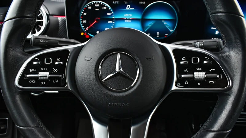 Mercedes-Benz CLA 180 d Coupe Progressive, снимка 13 - Автомобили и джипове - 53077737