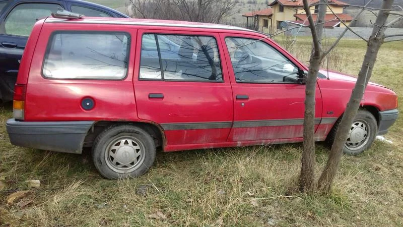 Opel Kadett 1.3, снимка 11 - Автомобили и джипове - 49027648