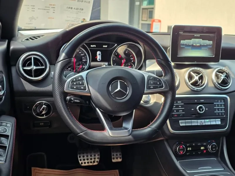 Mercedes-Benz CLA 2.5, снимка 7 - Автомобили и джипове - 54287835