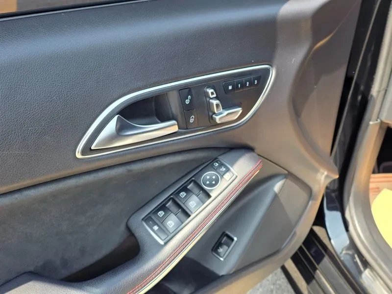 Mercedes-Benz CLA 2.5, снимка 10 - Автомобили и джипове - 54287835