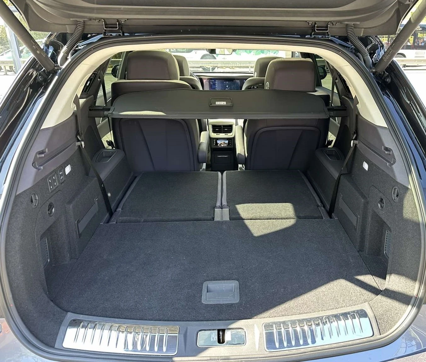 HongQi E-HS9 99kWh | Mobile.bg   17