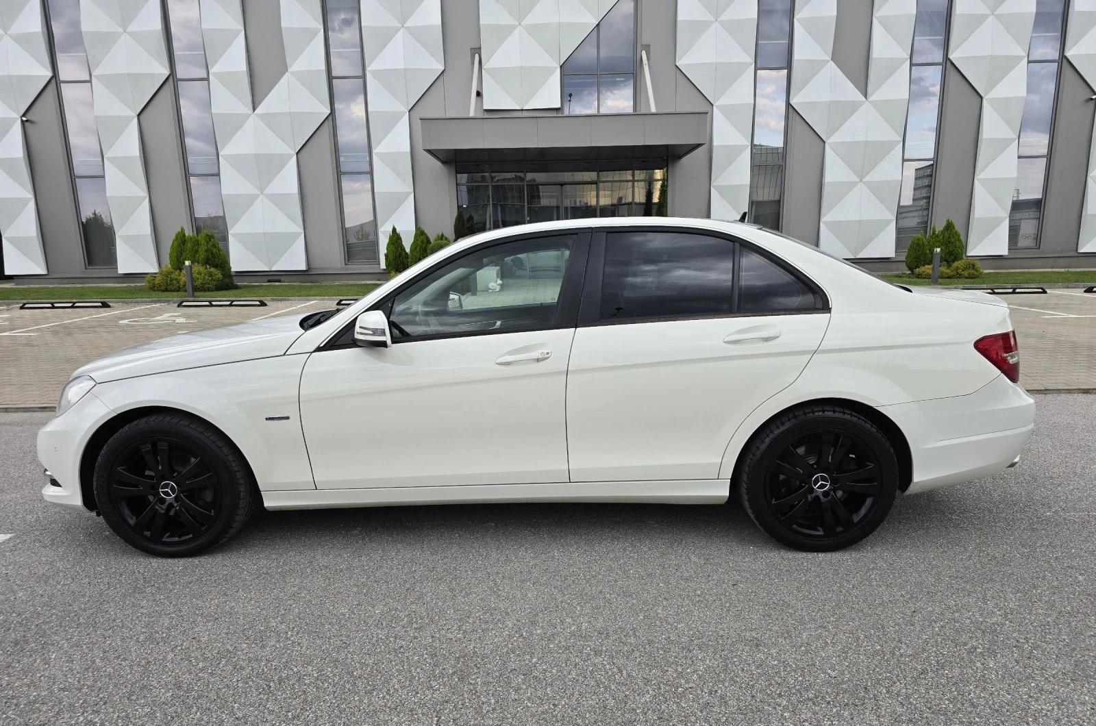 Mercedes-Benz C 220 Cdi FACELIFT.AVANTGARDE.BlueEFFICIENCY.Navi - изображение 6