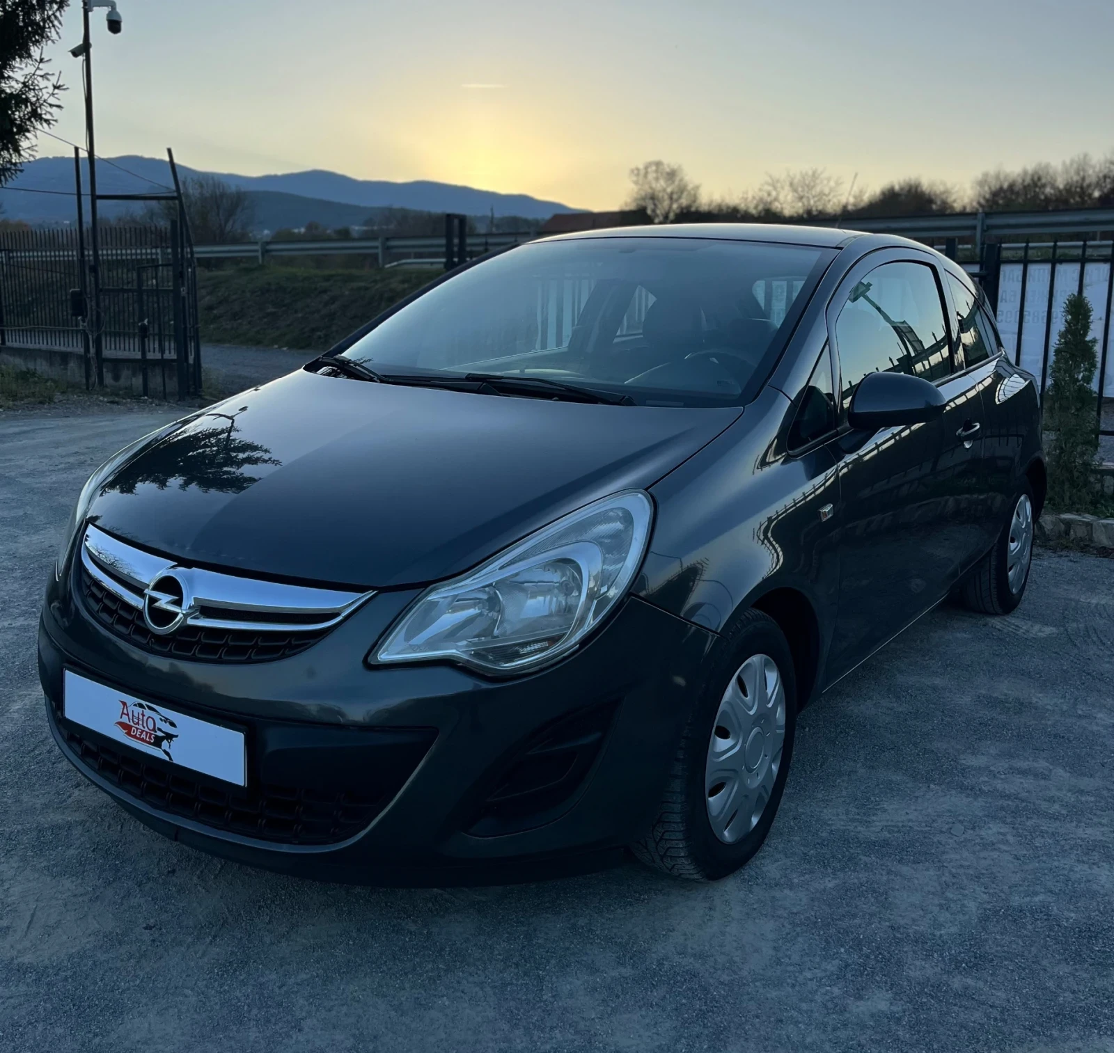 Opel Corsa 1.2i* FACE - изображение 4