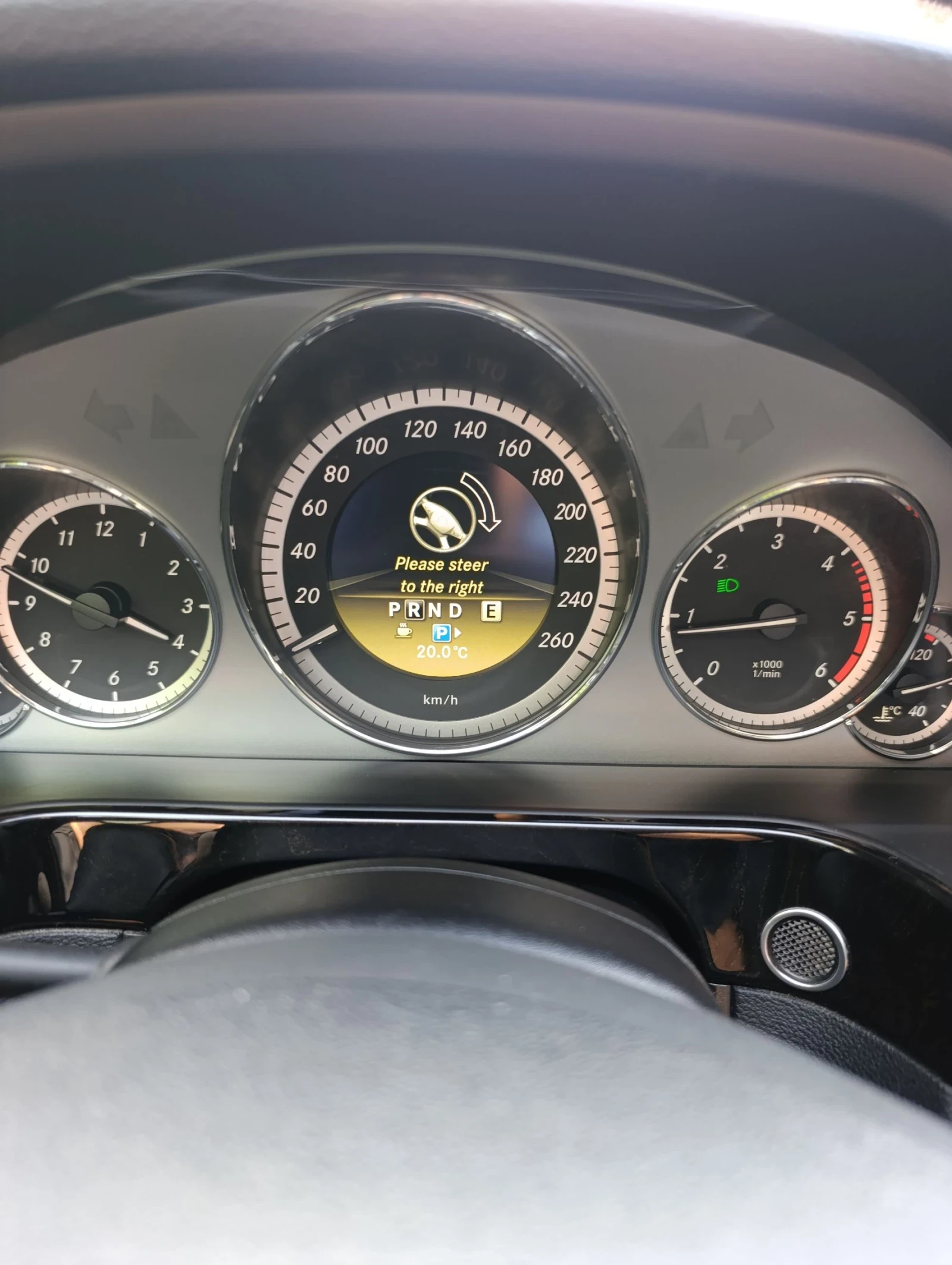 Mercedes-Benz E 220  - изображение 10