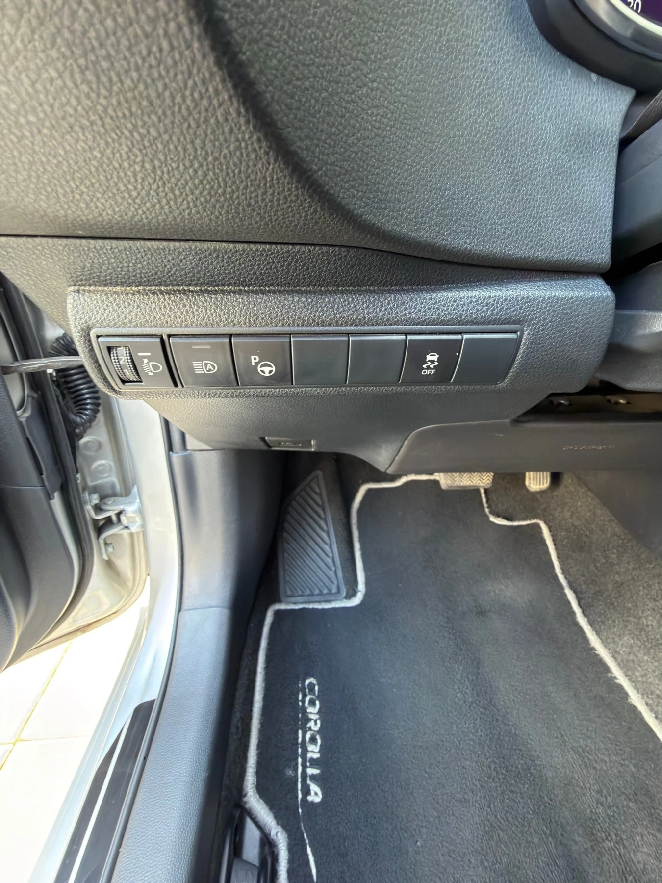 Toyota Corolla 1.8 122к.с COLLECTION BI-TONE, снимка 12 - Автомобили и джипове - 53782936