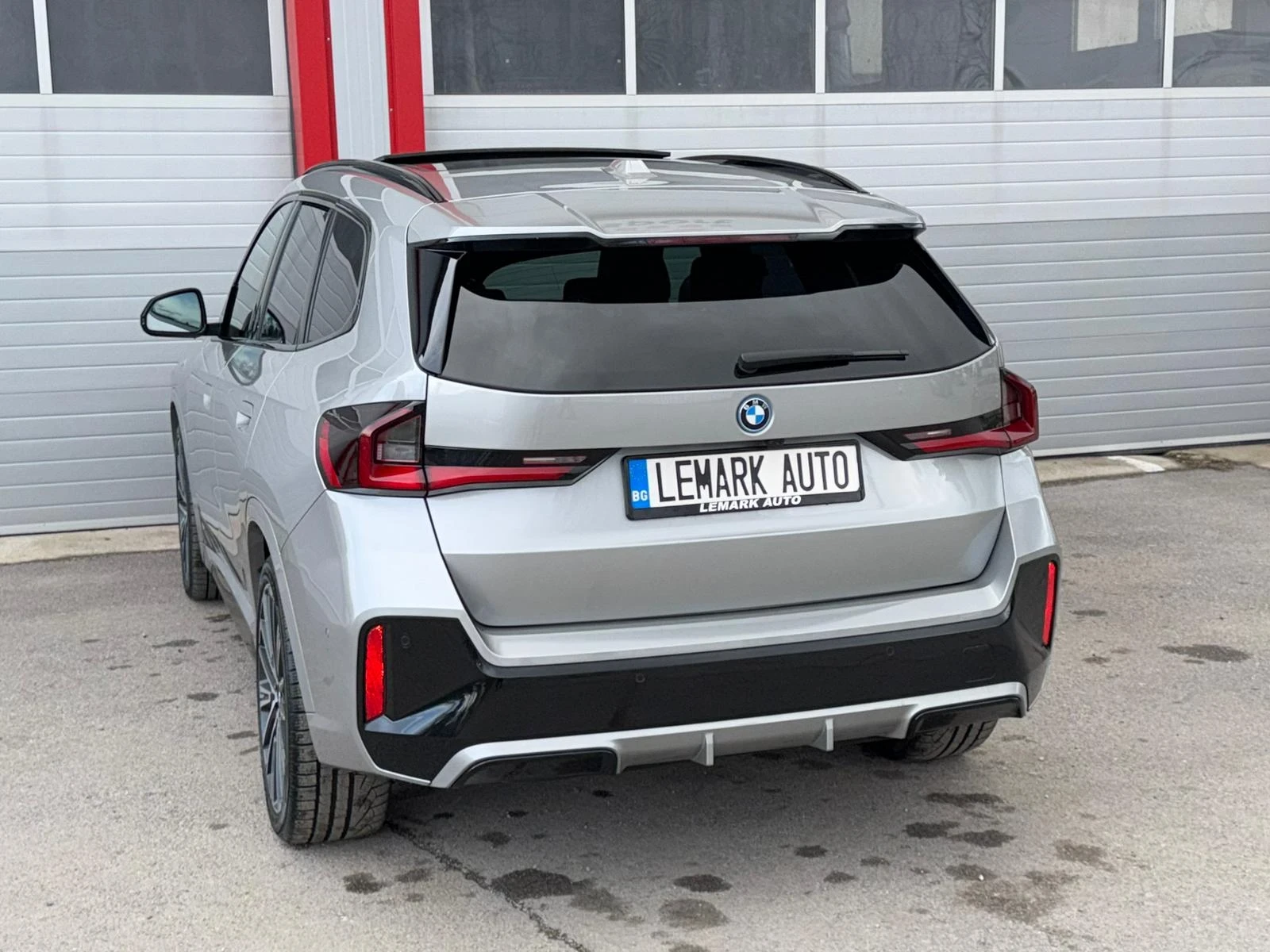 BMW iX1 M-SPORT HUD X-DRIVE KEY LESS 360KAMERA PANORAMA, снимка 9 - Автомобили и джипове - 54083494