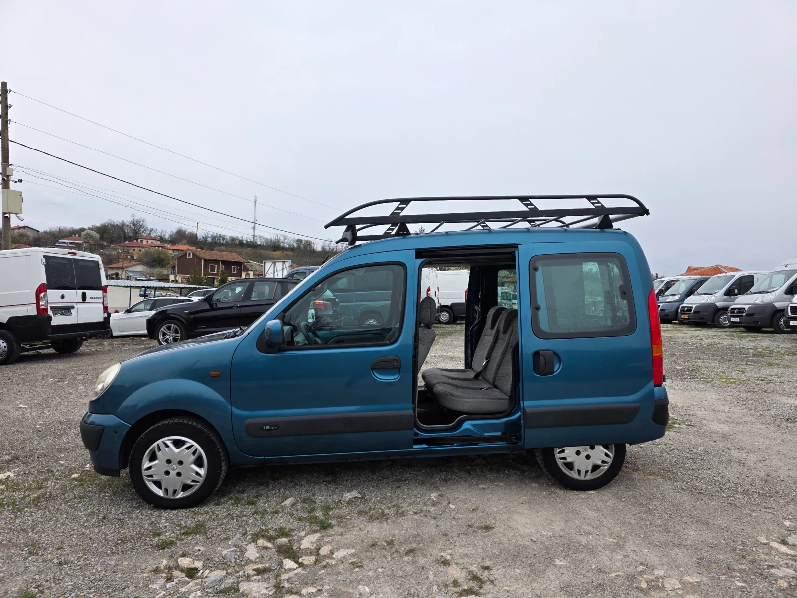 Renault Kangoo 1.6i Климатик, снимка 13 - Автомобили и джипове - 54163923