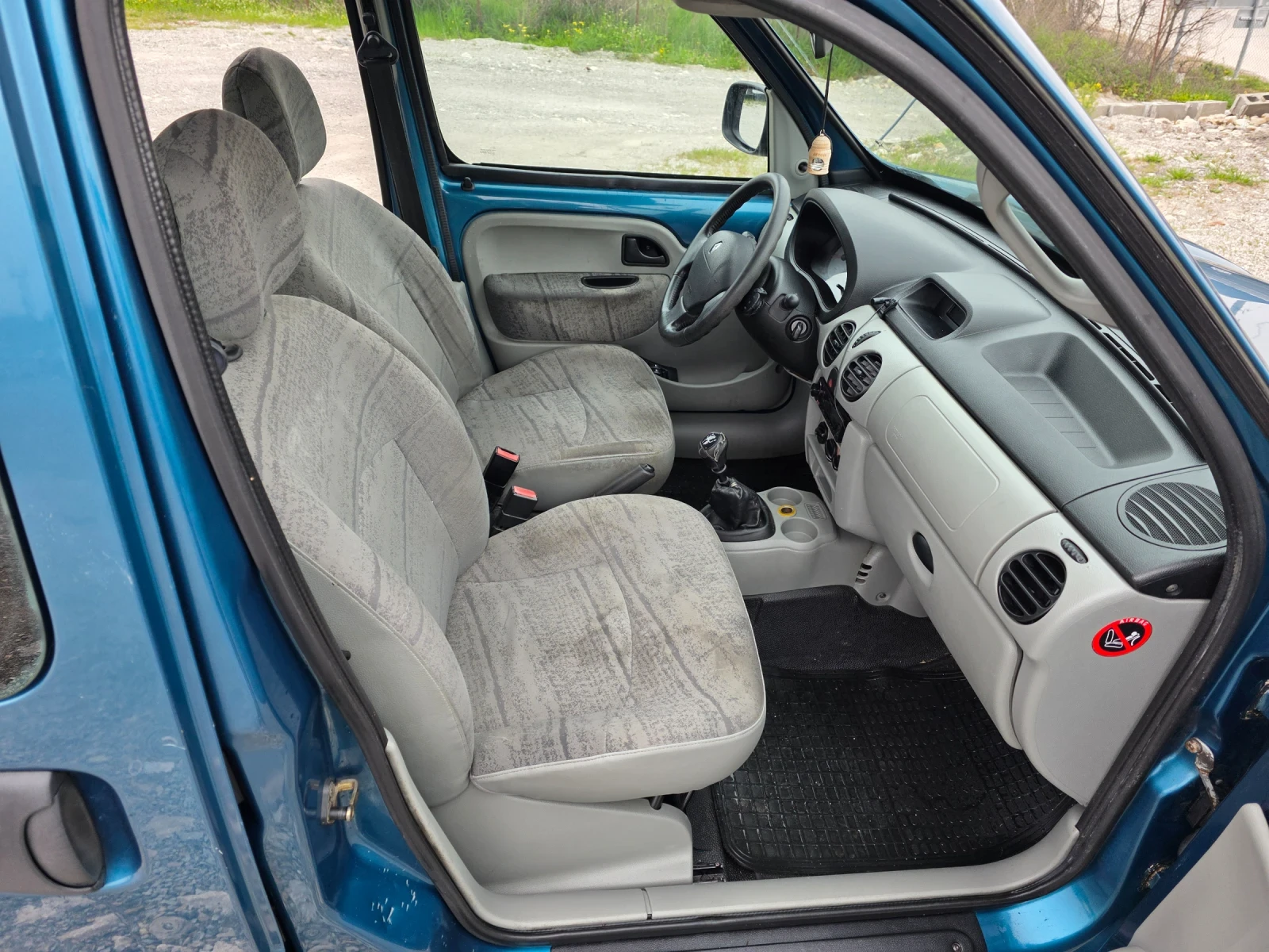 Renault Kangoo 1.6i Климатик, снимка 16 - Автомобили и джипове - 54163923