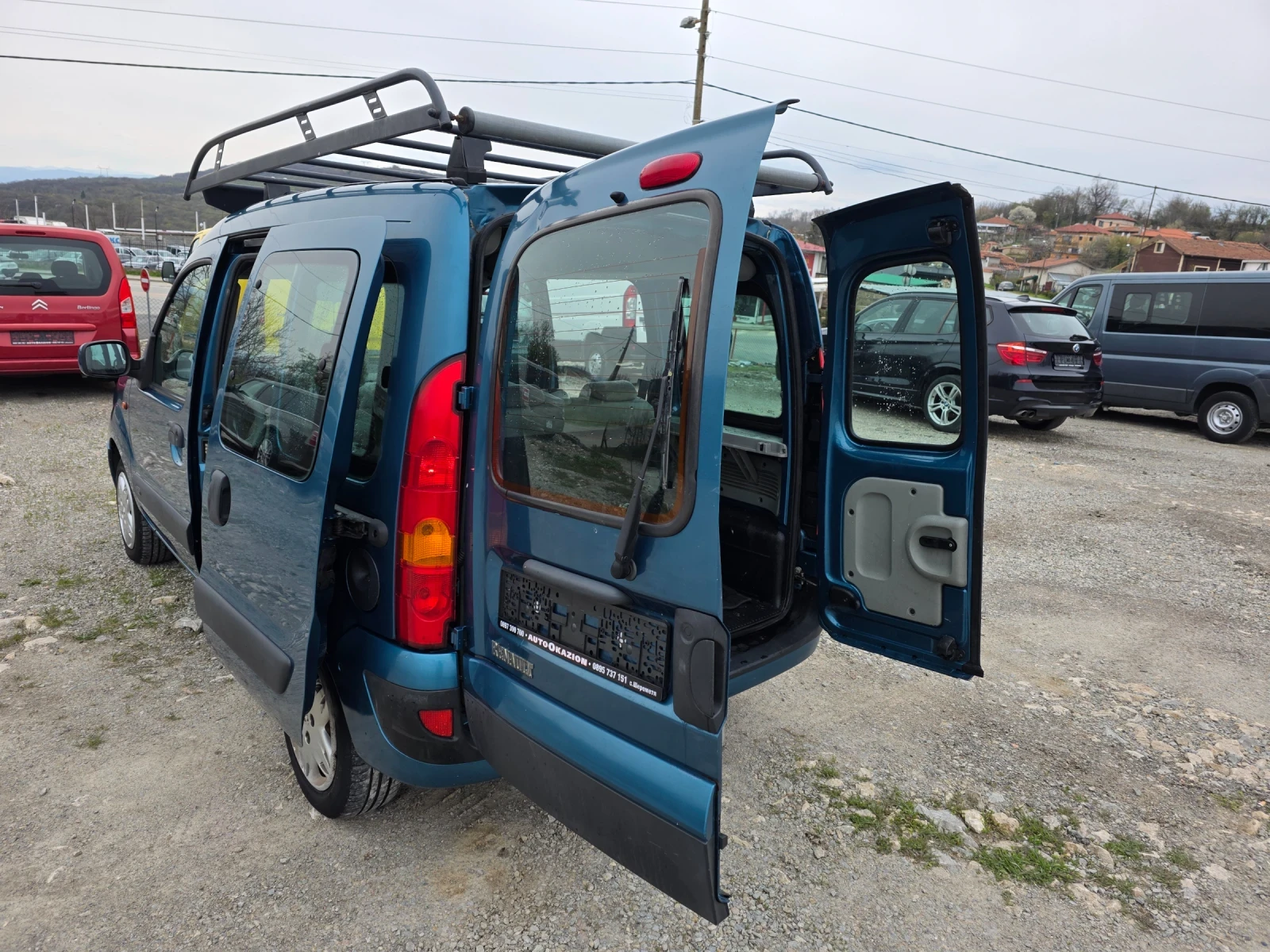Renault Kangoo 1.6i Климатик, снимка 10 - Автомобили и джипове - 54163923
