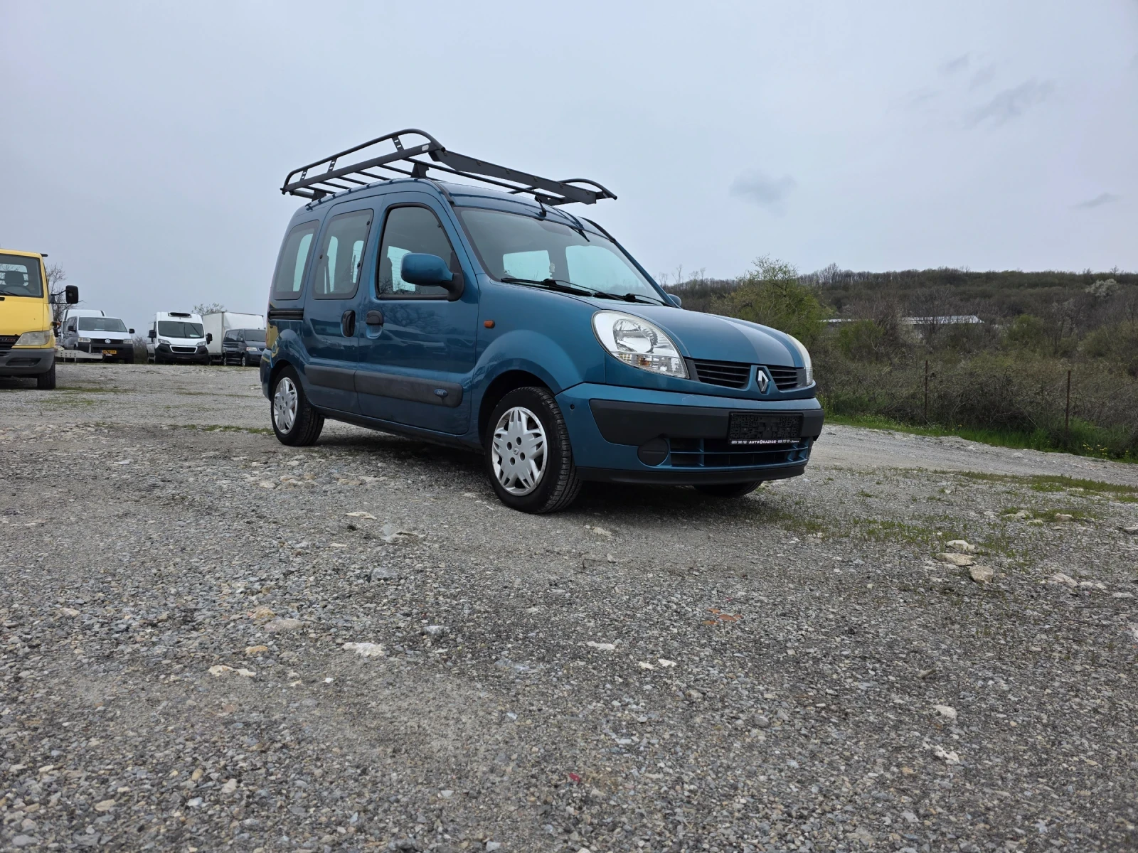 Renault Kangoo 1.6i Климатик, снимка 3 - Автомобили и джипове - 54163923