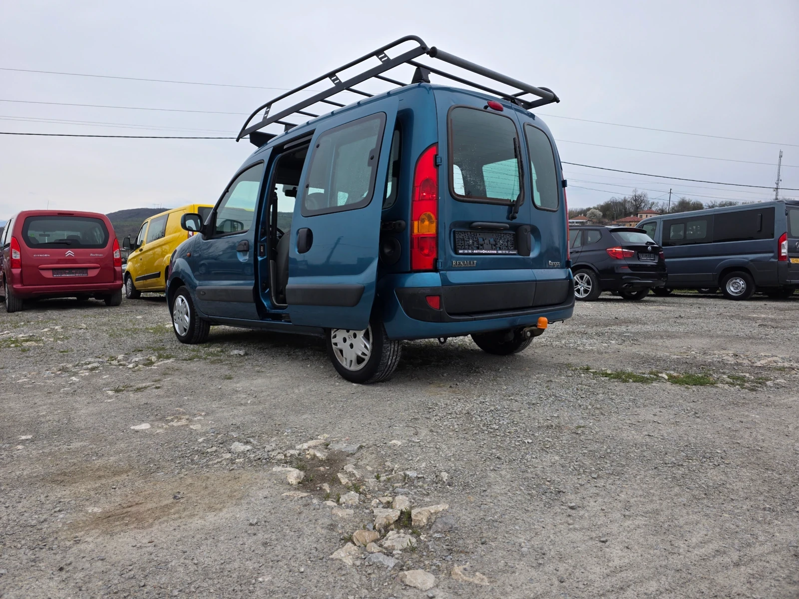 Renault Kangoo 1.6i Климатик, снимка 6 - Автомобили и джипове - 54163923