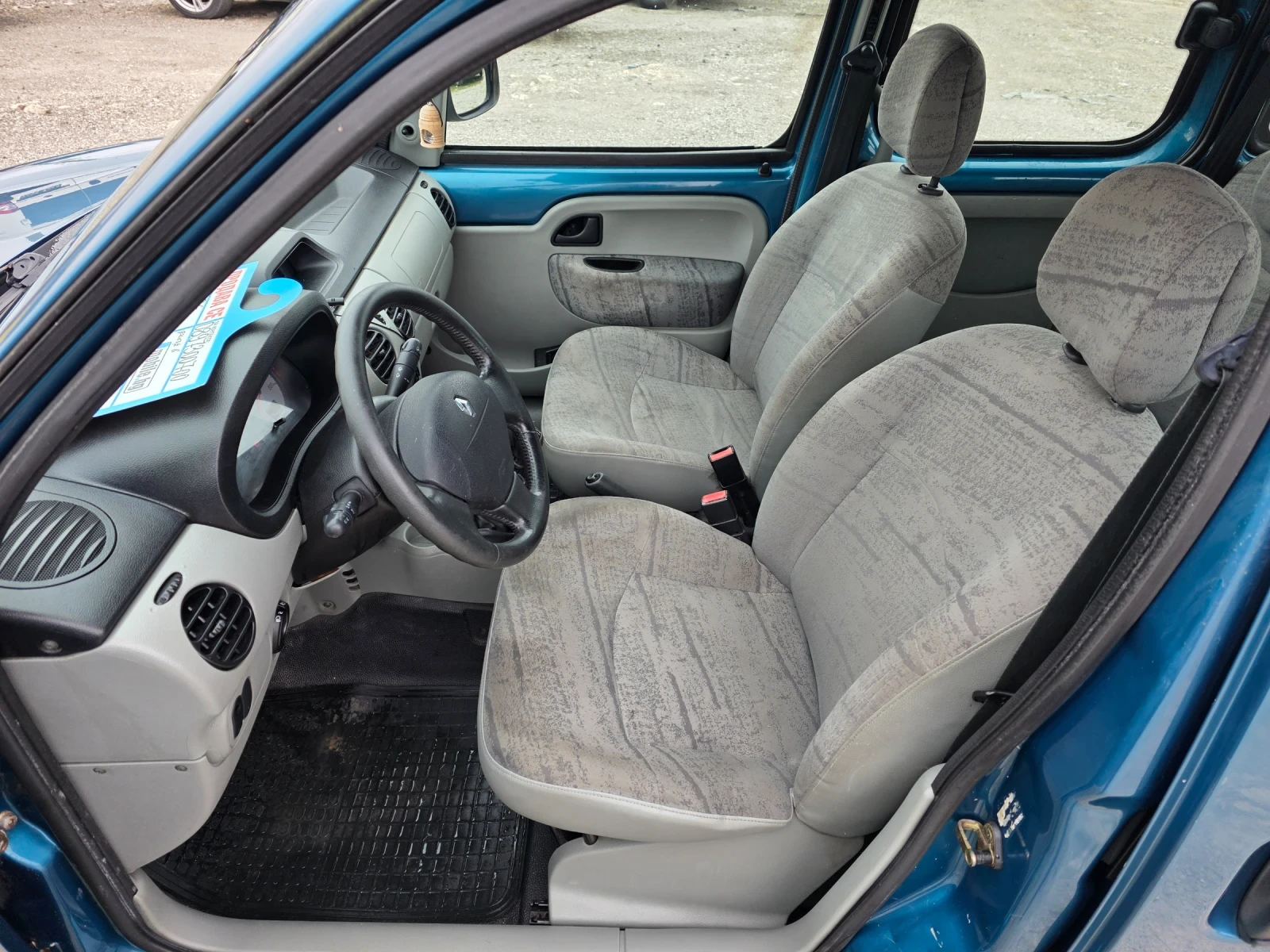 Renault Kangoo 1.6i Климатик, снимка 15 - Автомобили и джипове - 54163923