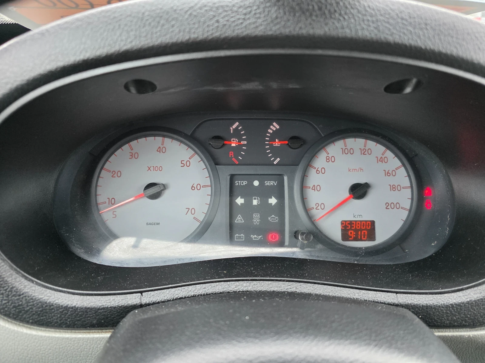 Renault Kangoo 1.6i Климатик, снимка 17 - Автомобили и джипове - 54163923