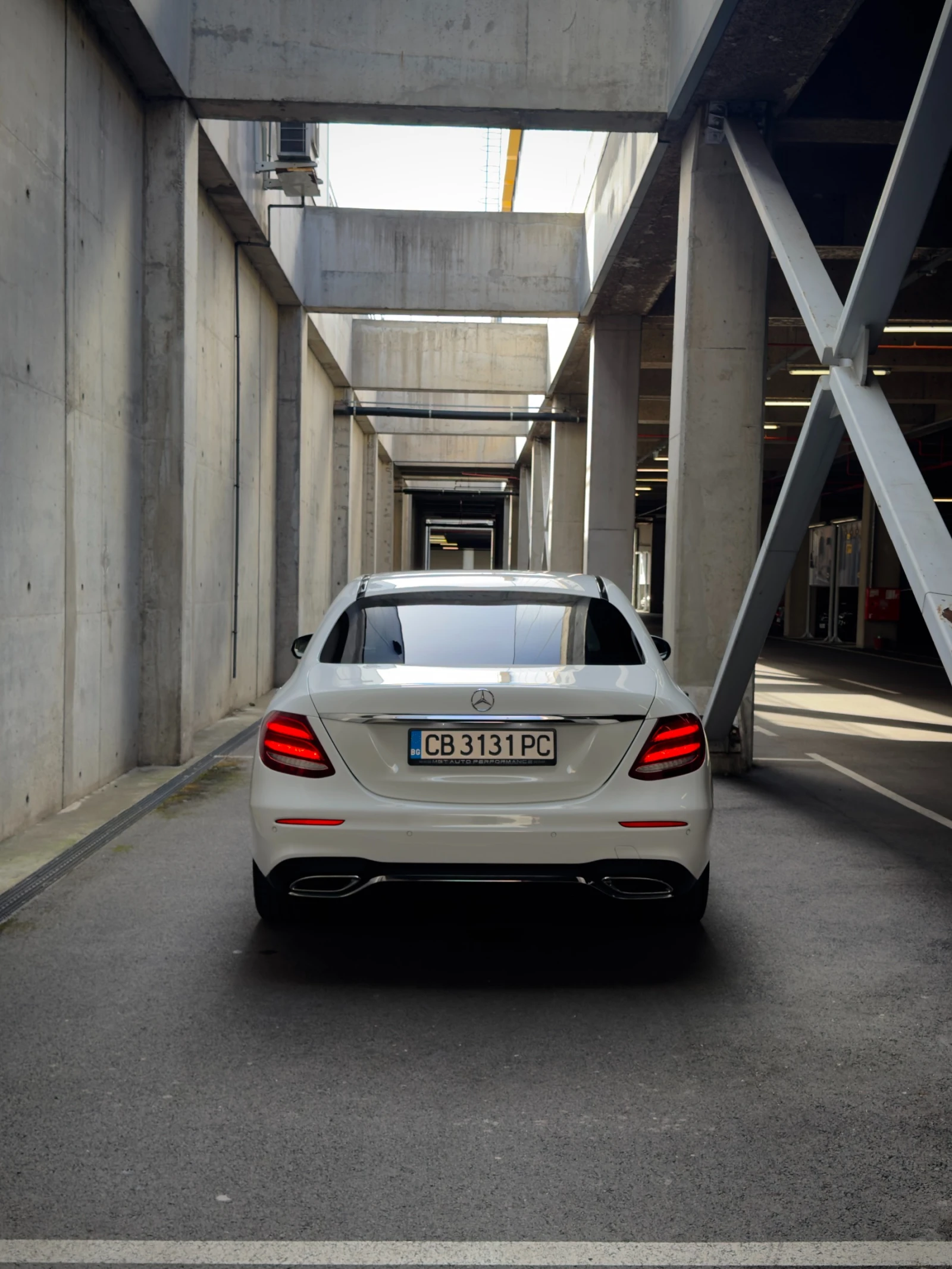 Mercedes-Benz E 220 AMG-Line 4matic , снимка 5 - Автомобили и джипове - 54509322