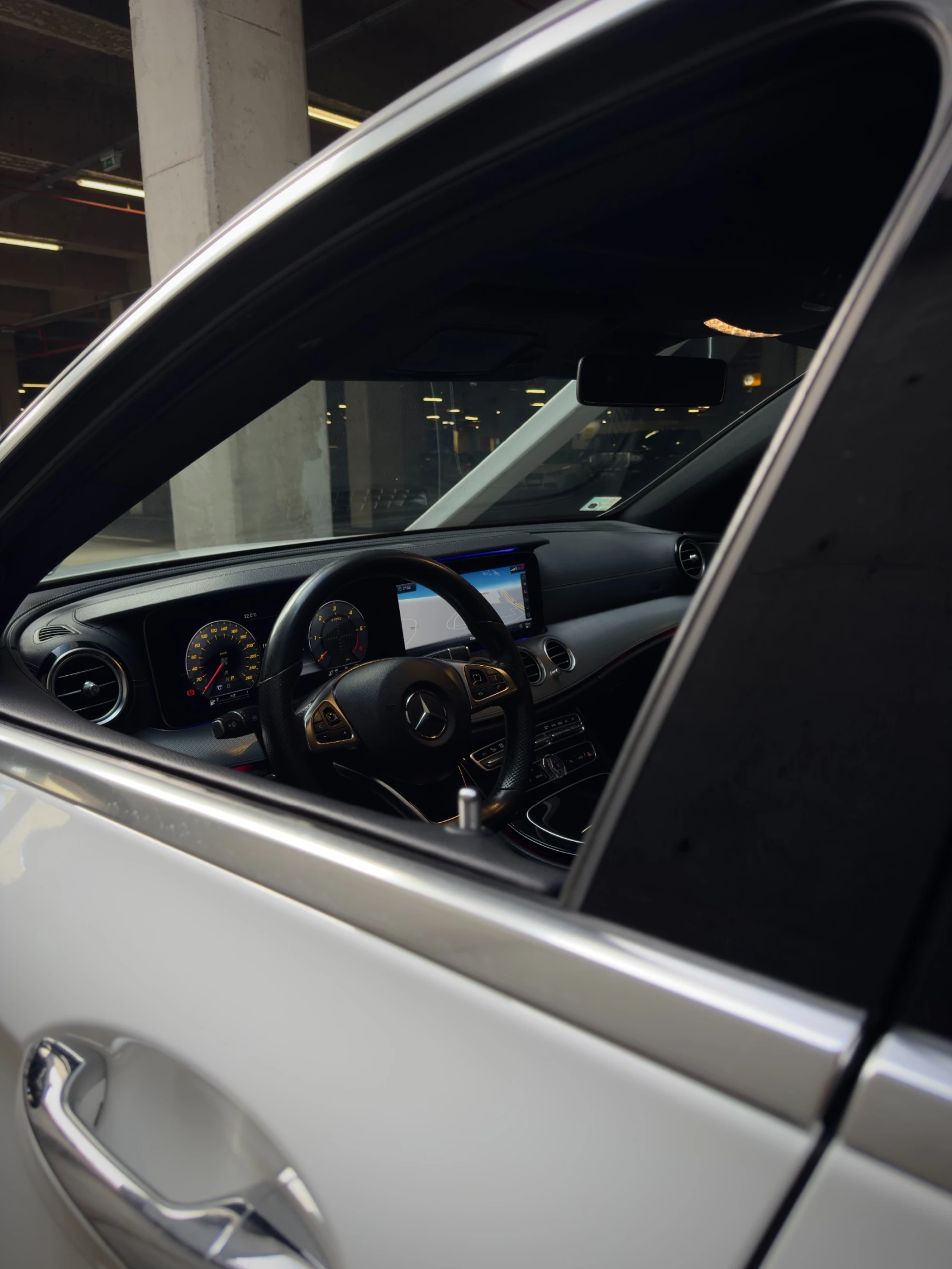 Mercedes-Benz E 220 AMG-Line 4matic , снимка 8 - Автомобили и джипове - 54509322