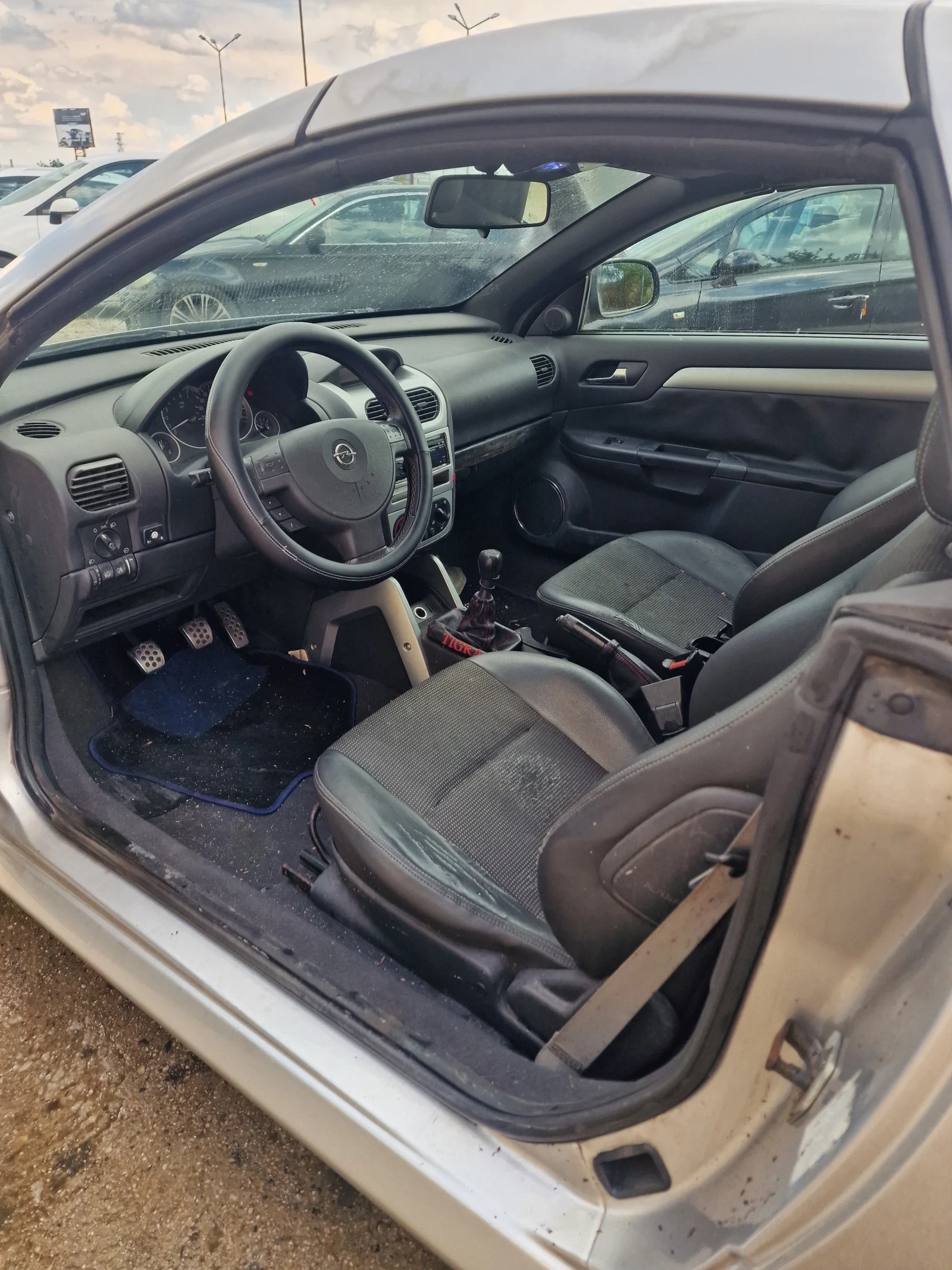 Opel Tigra 1.4 90кс.ГАЗ, снимка 10 - Автомобили и джипове - 54940153