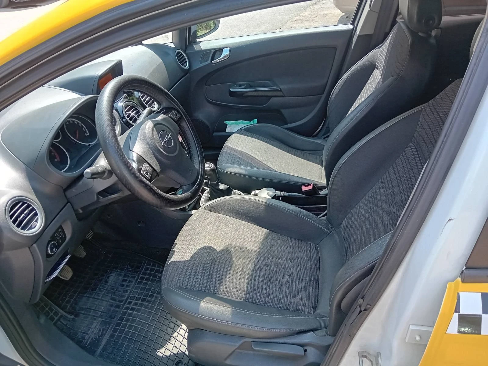 Opel Corsa, снимка 5 - Автомобили и джипове - 55640073
