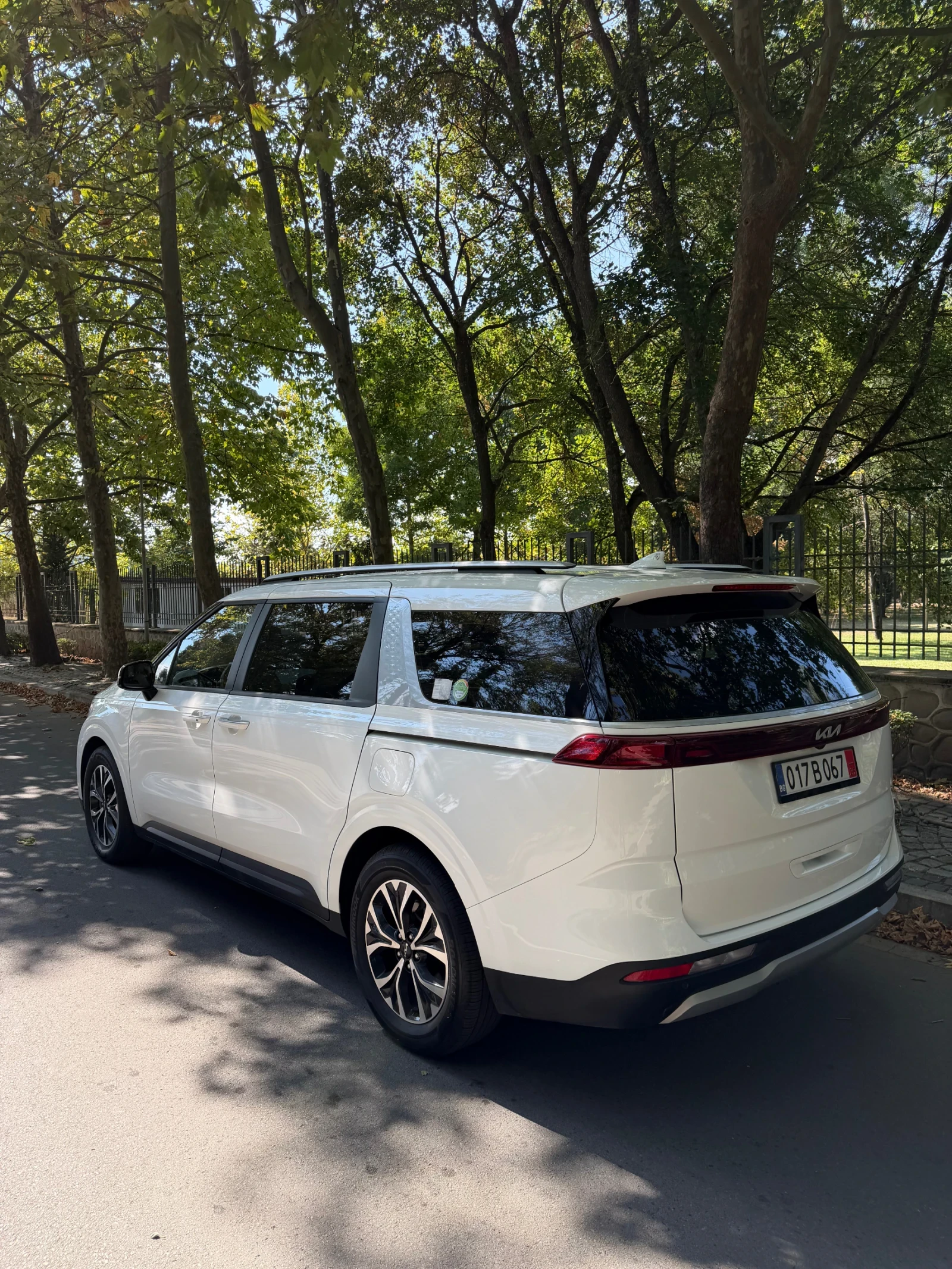 Kia Carnival 2.2/8+ 1/Налична в БГ, снимка 3 - Автомобили и джипове - 55848668