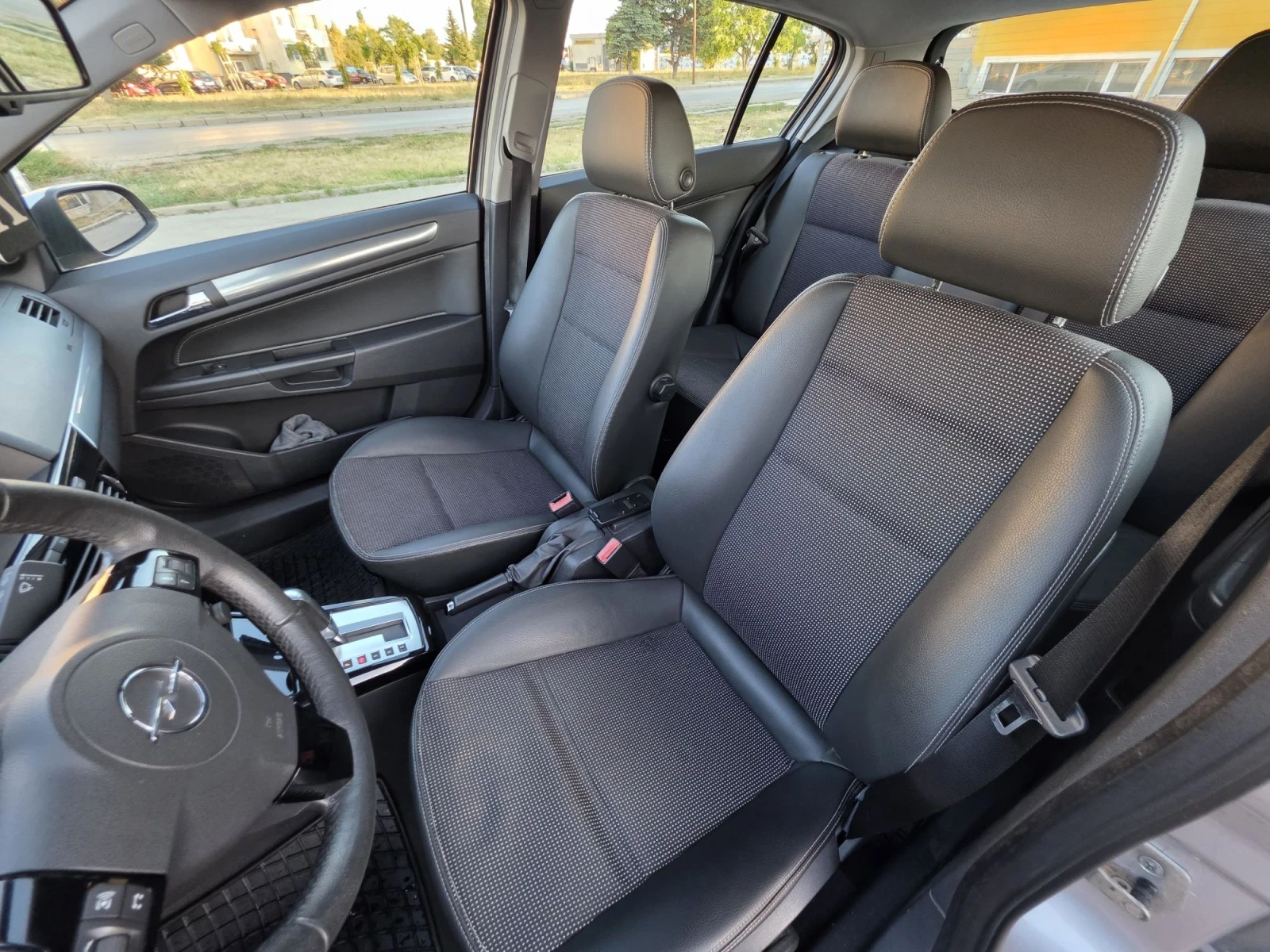 Opel Astra 1.9 cdti 6 степенен автомат, снимка 8 - Автомобили и джипове - 56106381