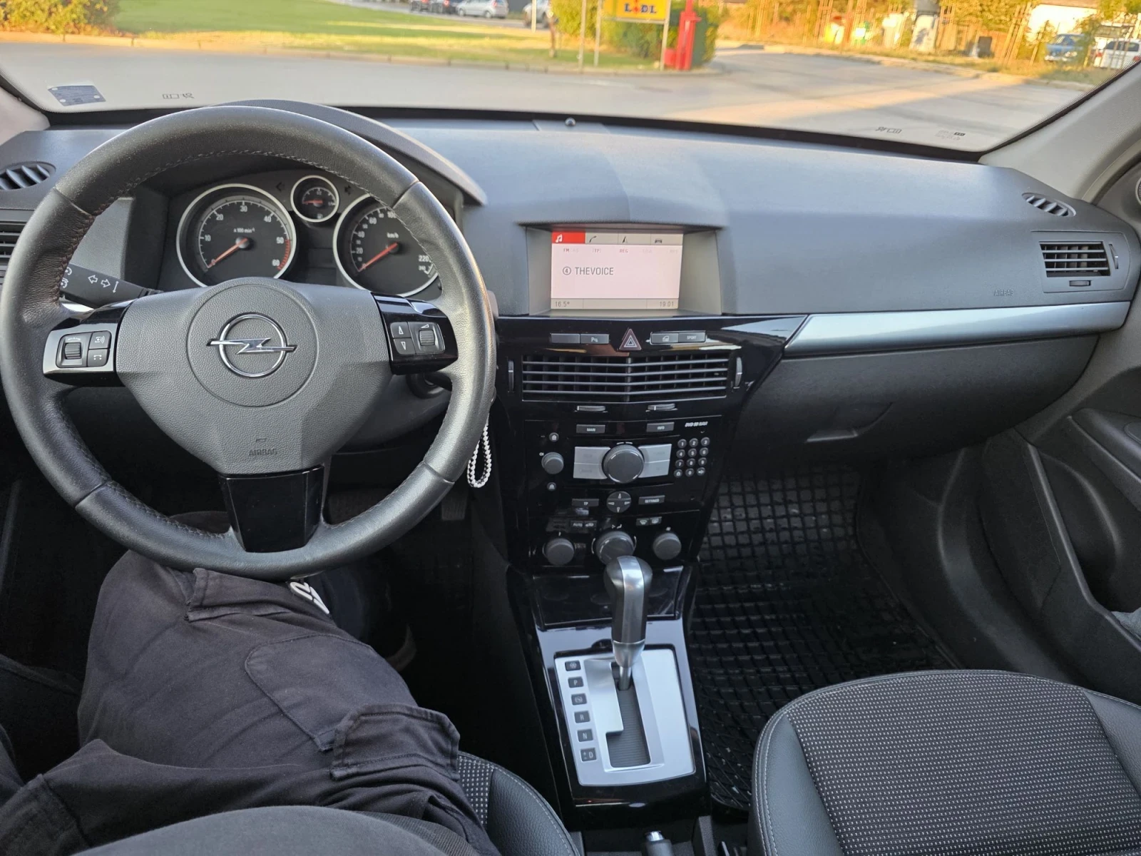 Opel Astra 1.9 cdti 6 степенен автомат, снимка 12 - Автомобили и джипове - 56106381