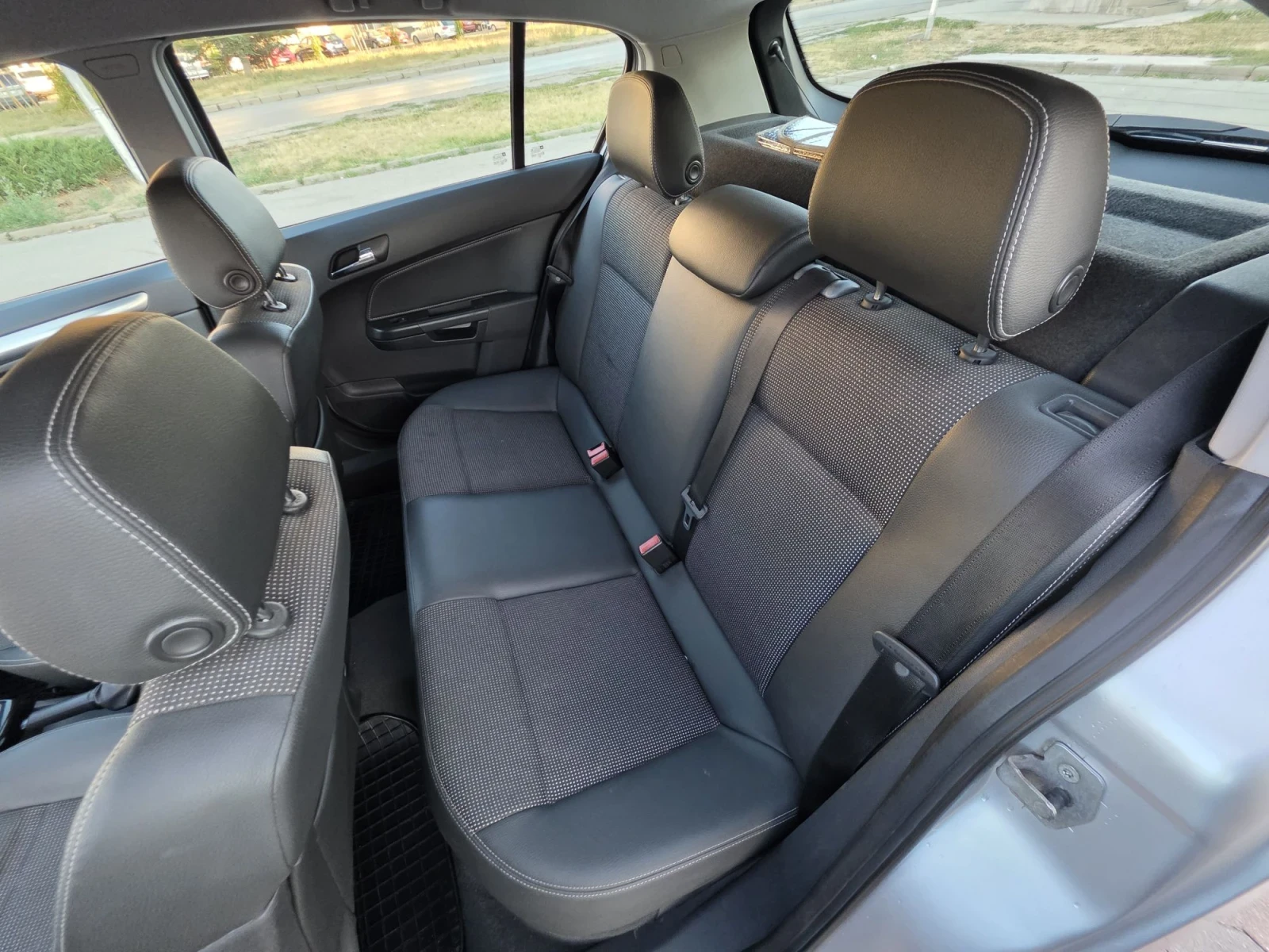 Opel Astra 1.9 cdti 6 степенен автомат, снимка 9 - Автомобили и джипове - 56106381