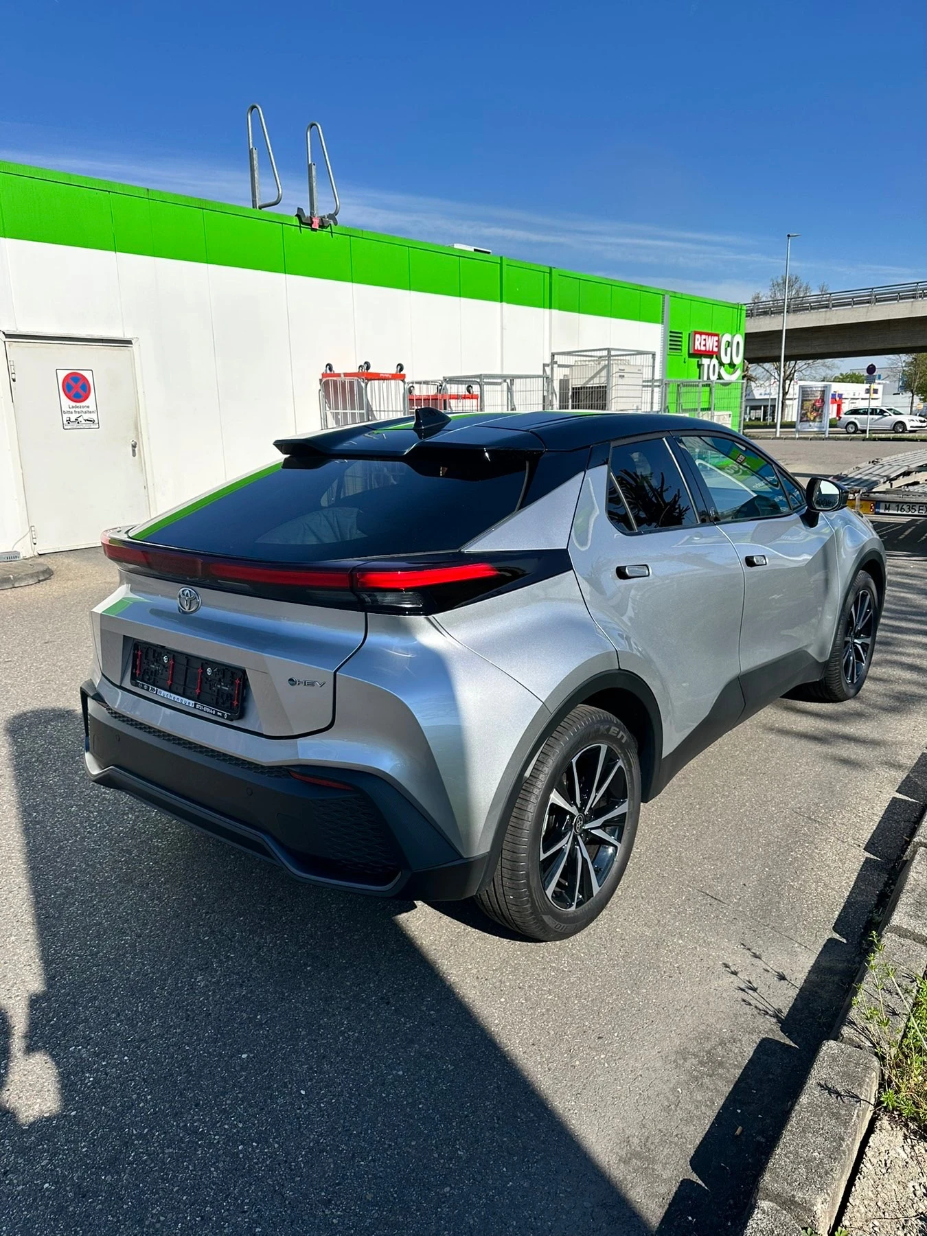 Toyota C-HR 2.0 Hybrid 197 кс . Наличен Гаранция внос Германия - изображение 4