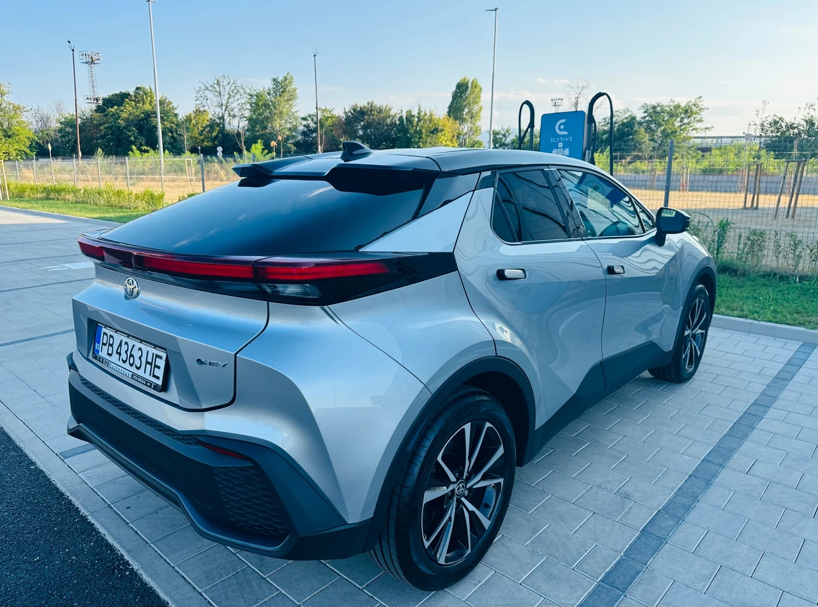 Toyota C-HR 2.0 Hybrid 197 кс .  Гаранция внос Германия - изображение 7