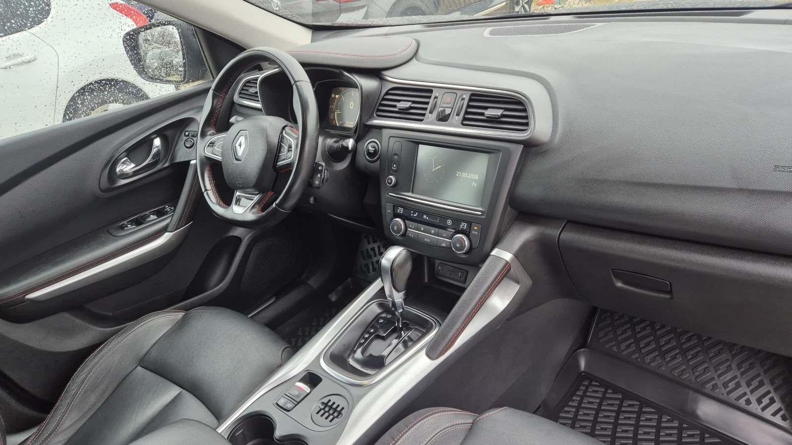 Renault Kadjar 1.5DCI FULL EDITION НАВИ КАМЕРА КОЖА ВИДЕО ЛИЗИНГ , снимка 13 - Автомобили и джипове - 53927479