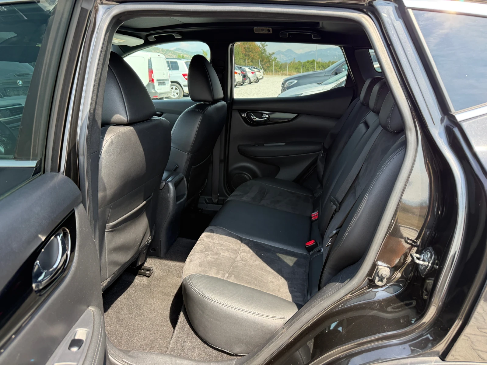 Nissan Qashqai 1.5 DCI NAVI 360 CAMERA PANORAMA, снимка 12 - Автомобили и джипове - 55774219