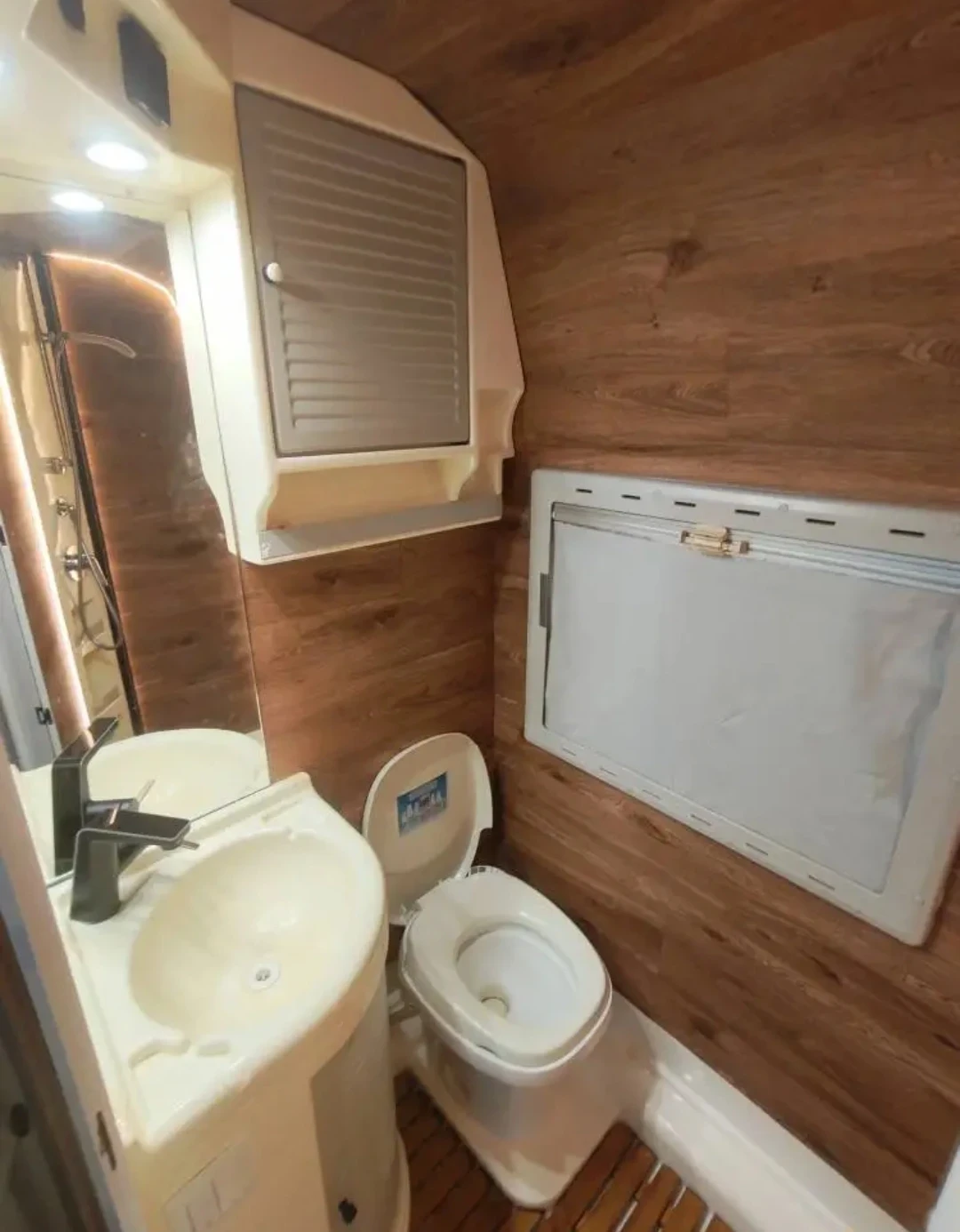 Кемпер Mobilvetta Euro Yacht , снимка 10 - Каравани и кемпери - 56122322