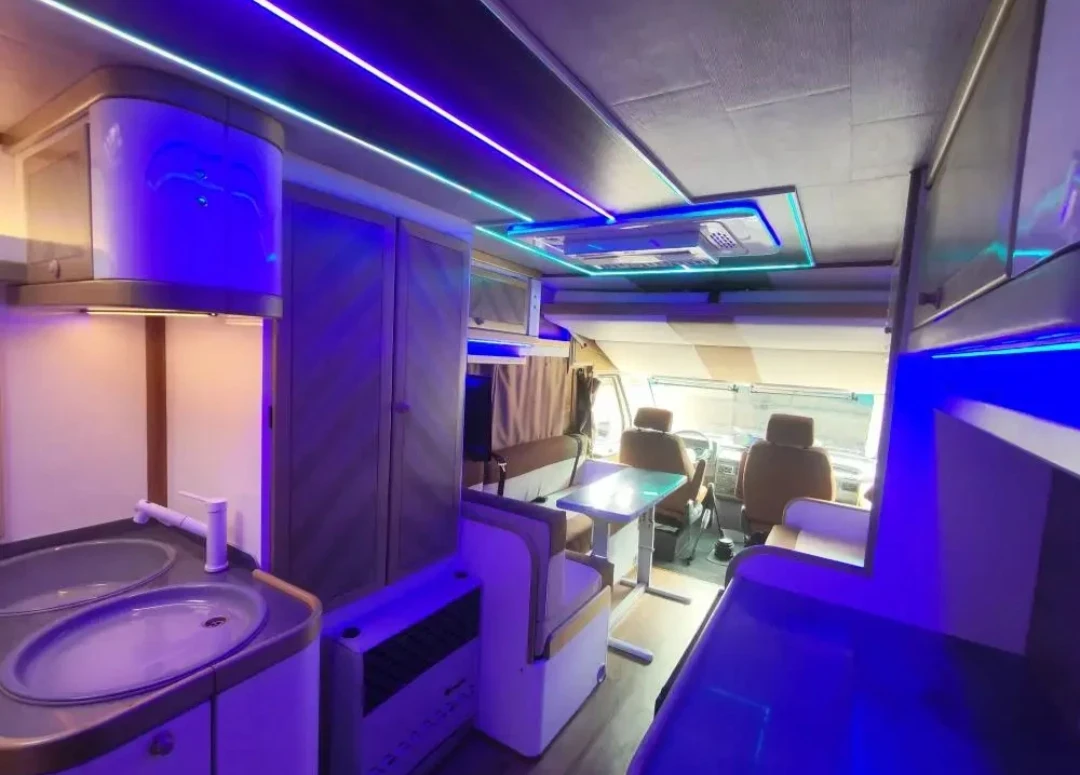 Кемпер Mobilvetta Euro Yacht , снимка 8 - Каравани и кемпери - 56122322