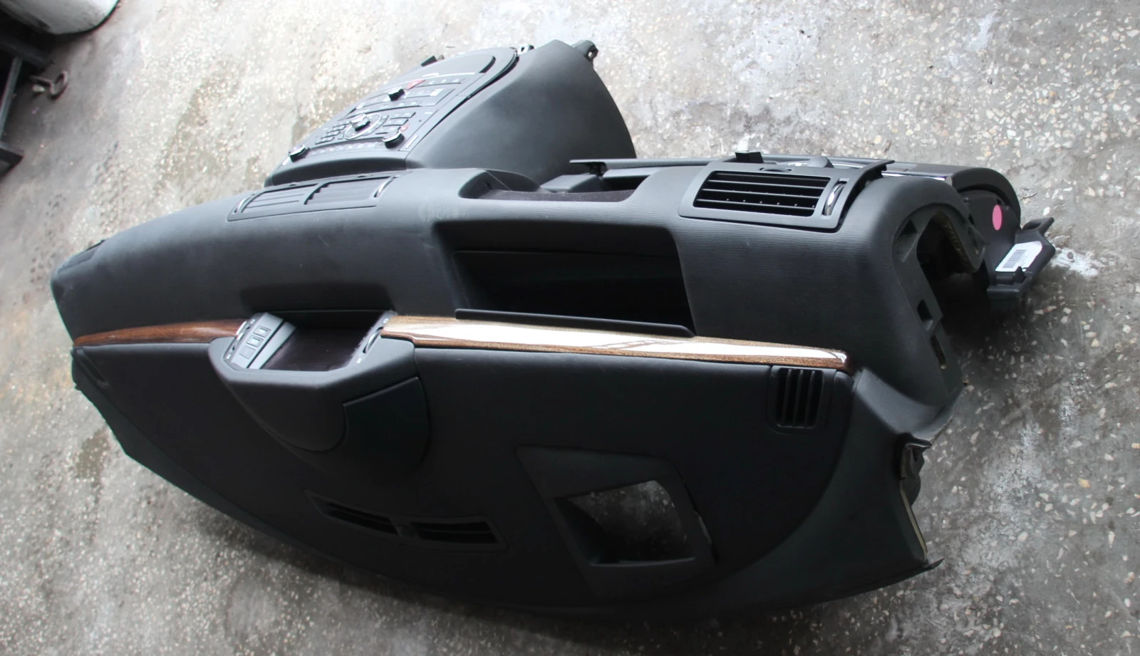      6  2010 .    | Mobile.bg   4