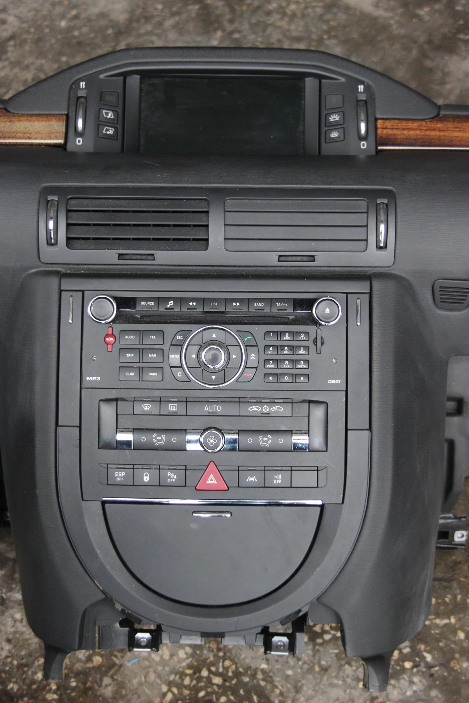      6  2010 .    | Mobile.bg   6